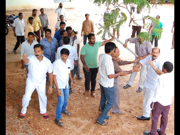 తెలుగు తమ్ముళ్ల రచ్చ