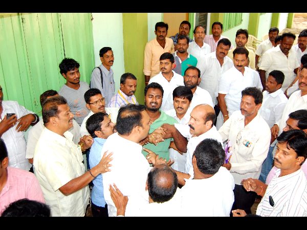తెలుగు తమ్ముళ్ల రచ్చ