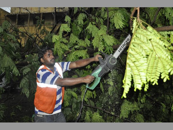 నగరంలో భారీ వర్షానికి ముగ్గురు మృతి