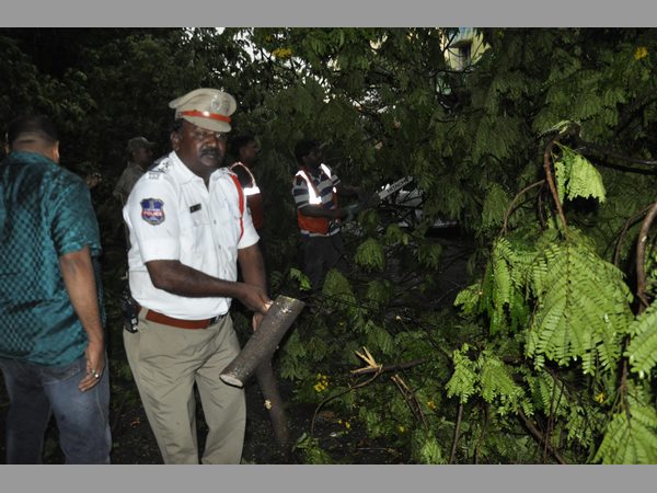 నగరంలో భారీ వర్షానికి ముగ్గురు మృతి