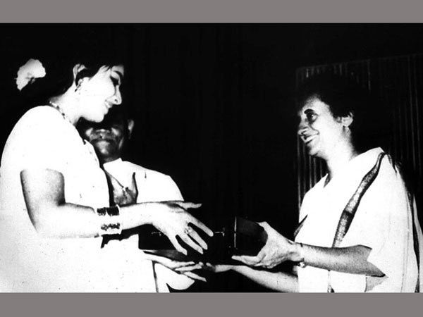 ఇందిరాగాంధీని ఆశ్చర్యపరిచారు