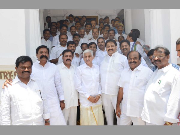 జగన్కు ప్రకాశం షాక్: టీడీపీలోకి మరో ఇద్దరు
