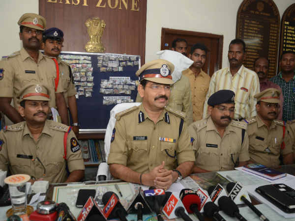భలే దొంగ, 150 కేసులు: బంగారు చెవిదుద్దులు, కాళ్ల పట్టీలే టార్గెట్ భలే దొంగ, 150 కేసులు: బంగారు చెవిదుద్దులు, కాళ్ల పట్టీలే టార్గెట్