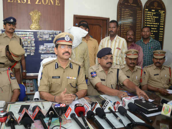 భలే దొంగ, 150 కేసులు: బంగారు చెవిదుద్దులు, కాళ్ల పట్టీలే టార్గెట్ భలే దొంగ, 150 కేసులు: బంగారు చెవిదుద్దులు, కాళ్ల పట్టీలే టార్గెట్