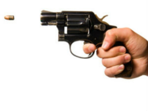 Man shoots male doctor for assisting his wife’s delivery in Saudi Arabia Man shoots male doctor for assisting his wife’s delivery in Saudi Arabia