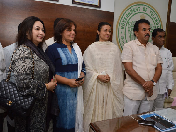 Namrata Shirodkar met Jupally Namrata Shirodkar met Jupally