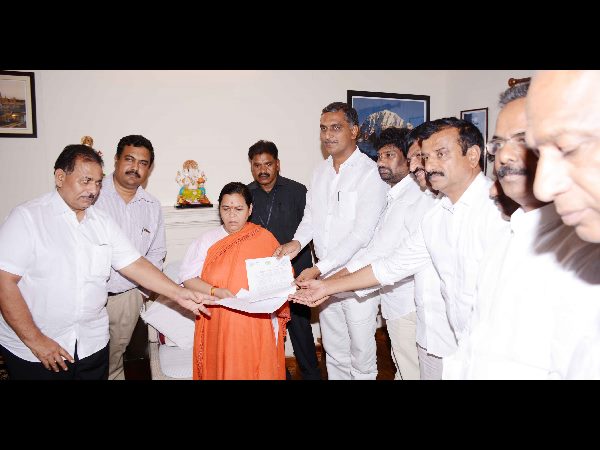 కేంద్రమంత్రితో మంత్రి హరీశ్