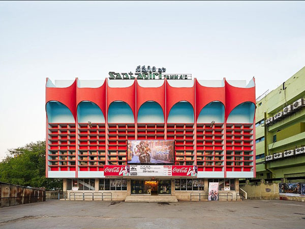థియేటర్లలో ఆధునికత