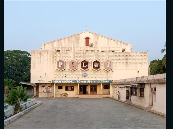 థియేటర్లలో ఆధునికత