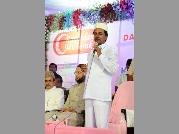ఇఫ్తార్ విందులో కేసీఆర్