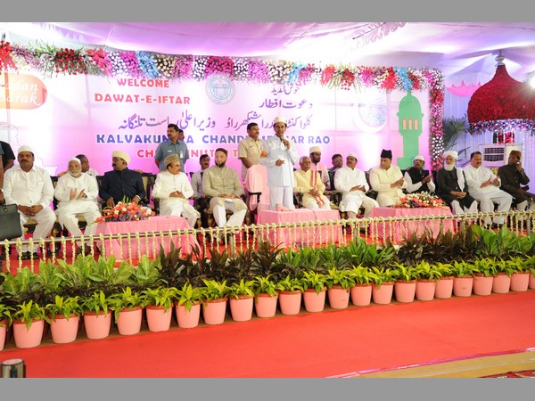 ఇఫ్తార్ విందులో కేసీఆర్