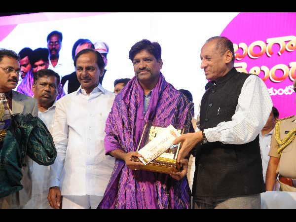Sangisetti narrates his back ground for oneindia Telugu readers Sangisetti narrates his back ground for oneindia Telugu readers