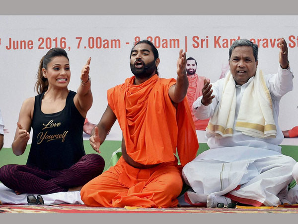 Karnataka CM Siddaramaiah gives 1.5 cr rupees to bipasha basu Karnataka CM Siddaramaiah gives 1.5 cr rupees to bipasha basu