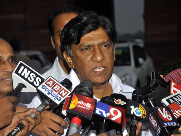 Vinod Kumar condemns Sadananda Gowda's comments on KCR Vinod Kumar condemns Sadananda Gowda's comments on KCR