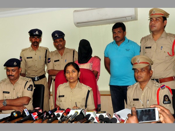 మీడియా ముందుకు నిందితుడు