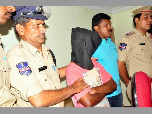 మీడియా ముందుకు నిందితుడు