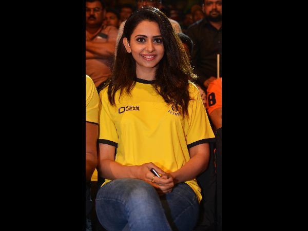 తెలుగు టైటాన్స్ మ్యాచ్లో రానా, రకుల్ సందడి