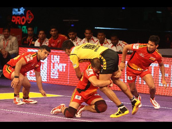 తెలుగు టైటాన్స్ మ్యాచ్లో రానా, రకుల్ సందడి