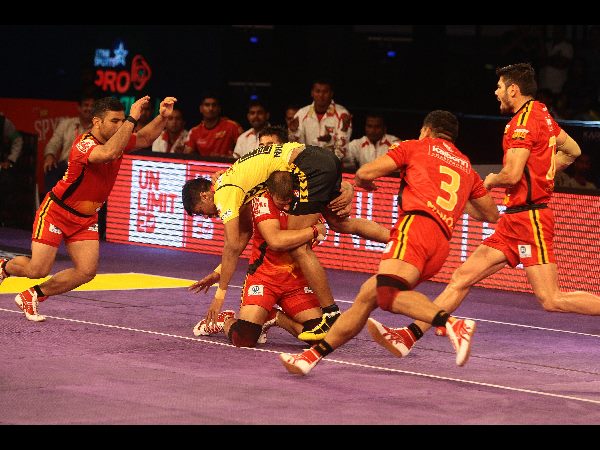 తెలుగు టైటాన్స్ మ్యాచ్లో రానా, రకుల్ సందడి