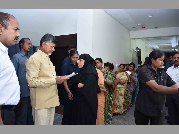 చంద్రబాబు భరోసా: ఆ చిన్నారి ప్రాణాన్ని నిలబెట్టింది