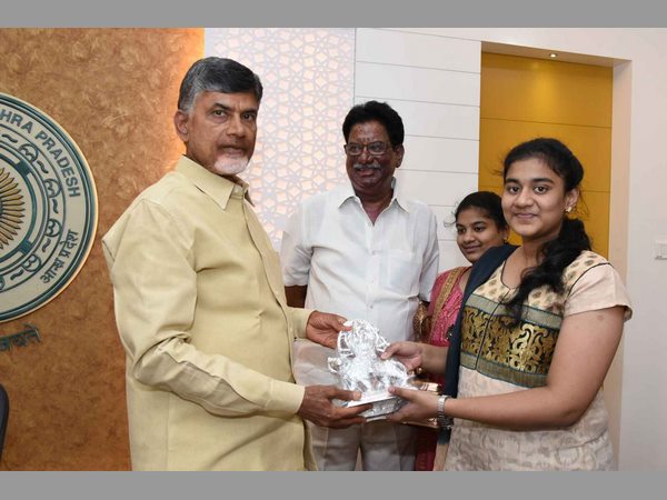 చంద్రబాబు భరోసా: ఆ చిన్నారి ప్రాణాన్ని నిలబెట్టింది