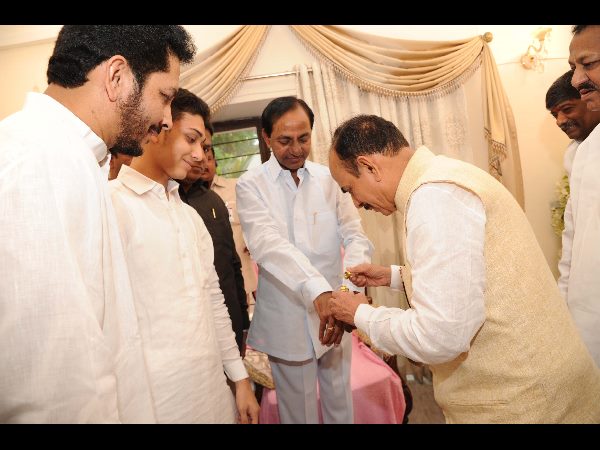 అత్తరుతో స్వాగతం