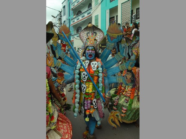 బోనాల సందడి
