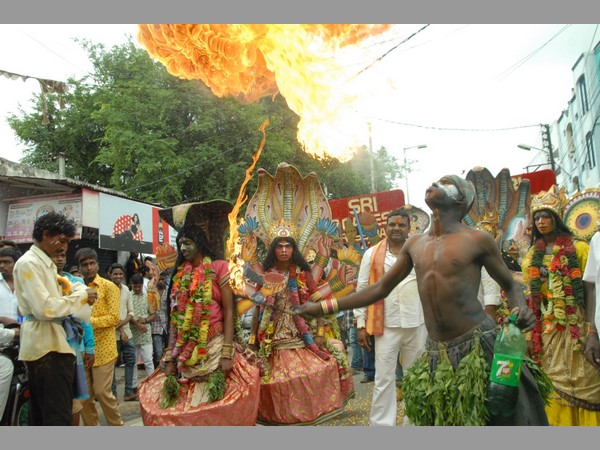బోనాల సందడి