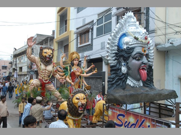 బోనాల సందడి