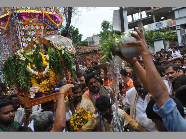 అమ్మవారి ఊరేగింపు