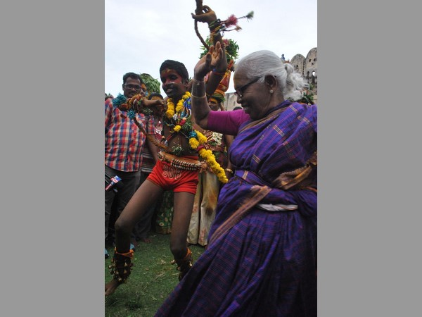 చిందేసిన భక్తురాలు