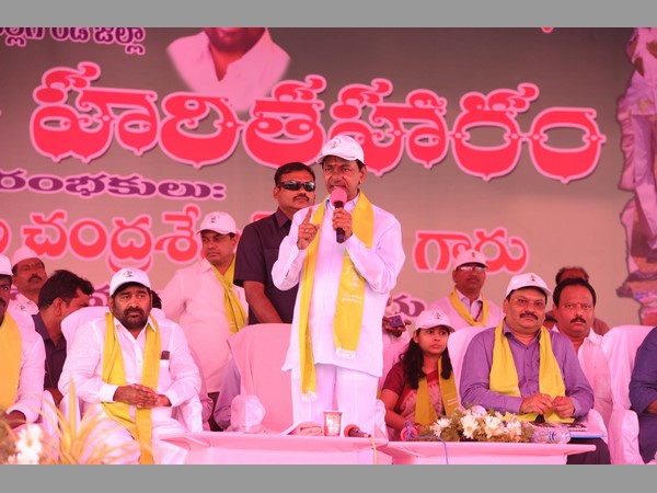వర్షాలు కొంటే రావు, వనాలు పెంచితే వస్తాయి: హరితహారంలో కేసీఆర్