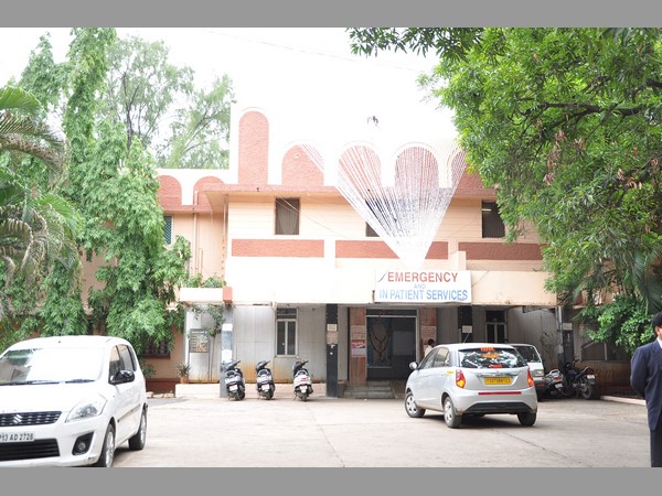 ఎవరికి వారు తప్పించుకోవడానికే...