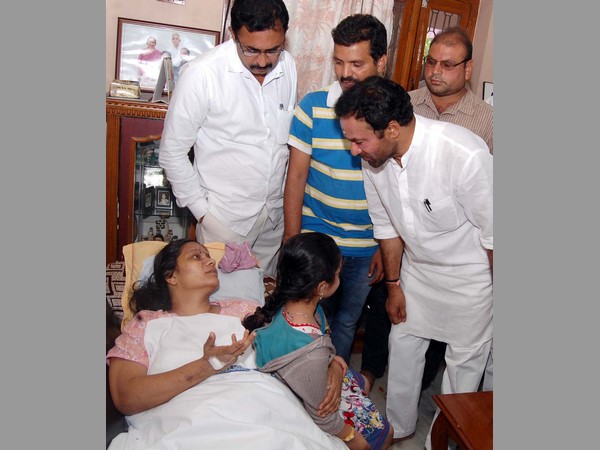 తరలి వచ్చిన జనం