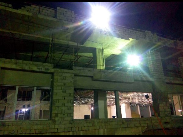 ఈదురు గాలులతో...