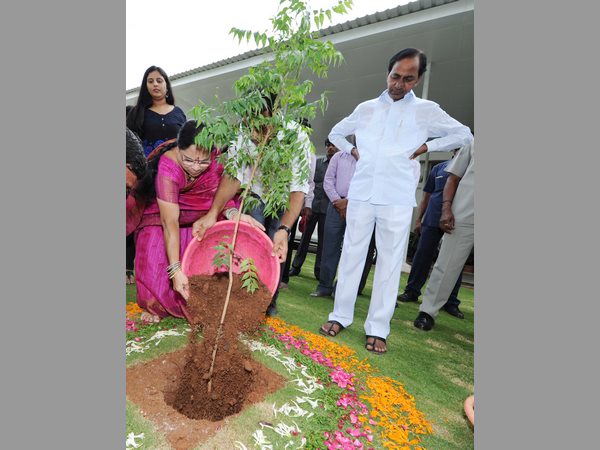 తాత కేసీఆర్తో మనవడు హిమాన్షు