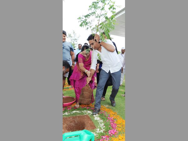 తాత కేసీఆర్తో మనవడు హిమాన్షు