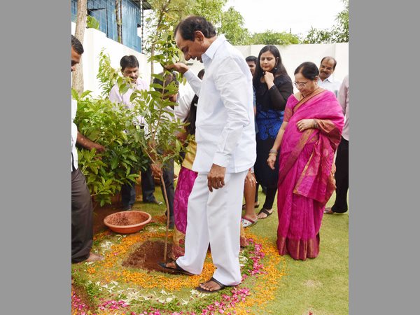 తాత కేసీఆర్తో మనవడు హిమాన్షు