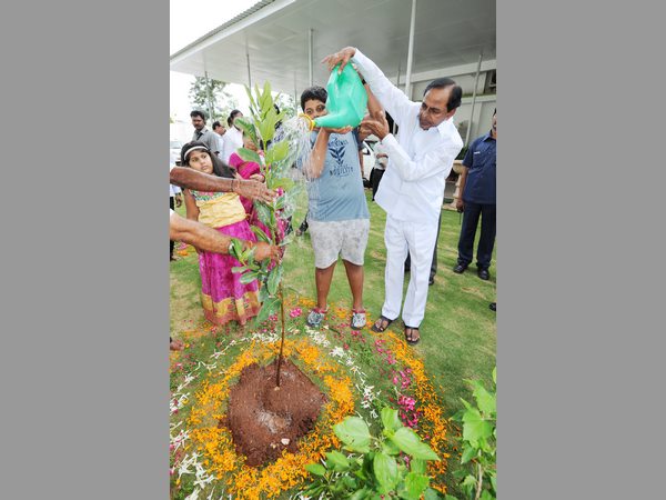 తాత కేసీఆర్తో మనవడు హిమాన్షు