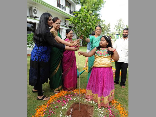 తాత కేసీఆర్తో మనవడు హిమాన్షు