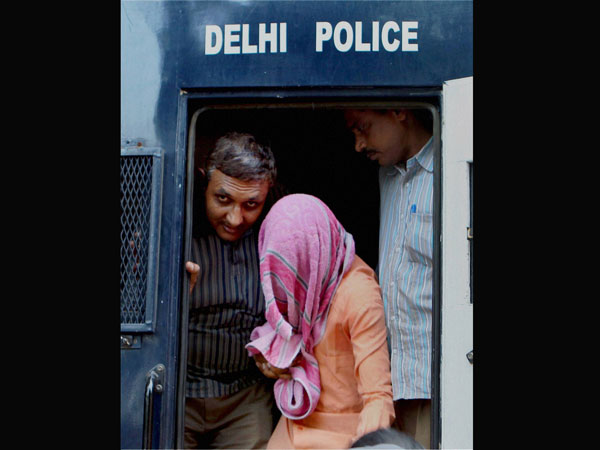 Nirbhaya gangrape: Rs 10 lakh award if iron rod theory is proved, says defence lawyer Nirbhaya gangrape: Rs 10 lakh award if iron rod theory is proved, says defence lawyer