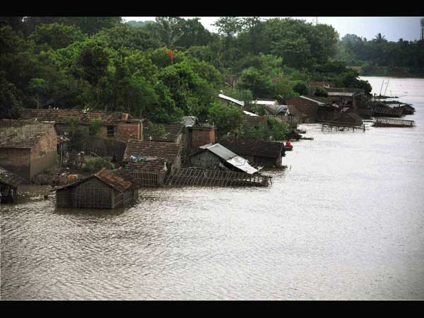 15 Dead as Floods Hit Bus Carrying Wedding Party in Pakistan 15 Dead as Floods Hit Bus Carrying Wedding Party in Pakistan