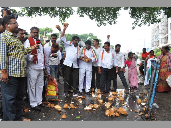 ఒక్క బిల్లుతో ఫేమస్: కేవీపీని 'కబాలి'తో పోల్చిన ఎంపీలు