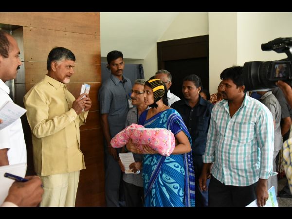 వాట్సప్లో చూసి గుర్తించింది...
