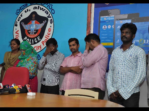 శిశువు అపహరణ కేసులో ఐదుగురి అరెస్టు