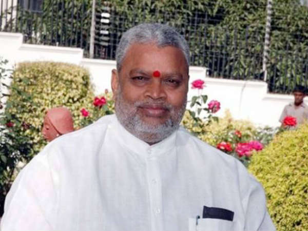 ఎర్రన్నాయుడితో చంద్రబాబు అనుబంధం: కుమార్తెను ఆప్యాయంగా పలకరించారు