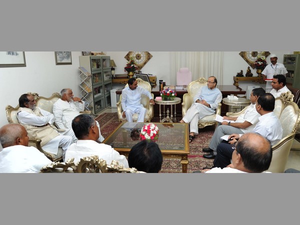 కేసీఆర్ ఇంటికి జైట్లీ