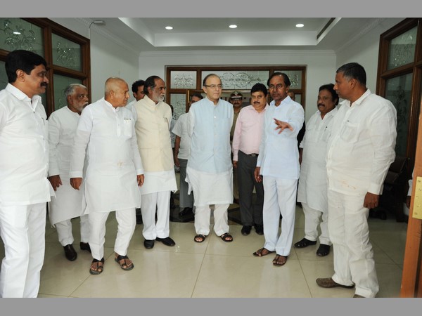 కేసీఆర్ ఇంటికి జైట్లీ