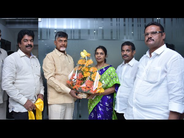 టీడీపీలో చేరిన విజయవాడ వైసీపీ కార్పోరేటర్