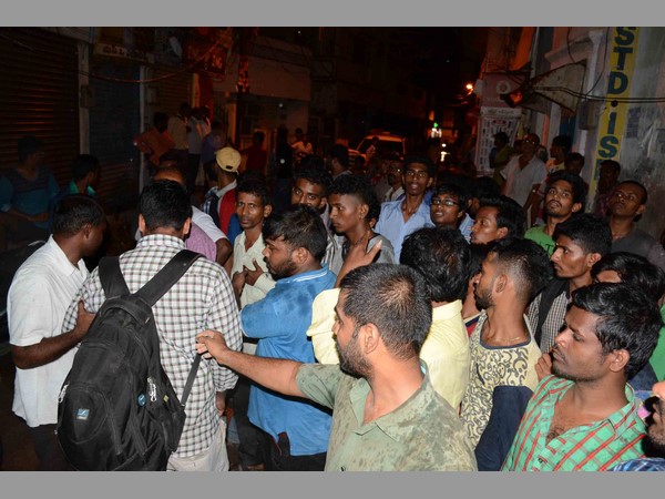 ప్రాణం తీసిన వర్షం: భవనం పై కప్పు కూలి ఒకరు మృతి